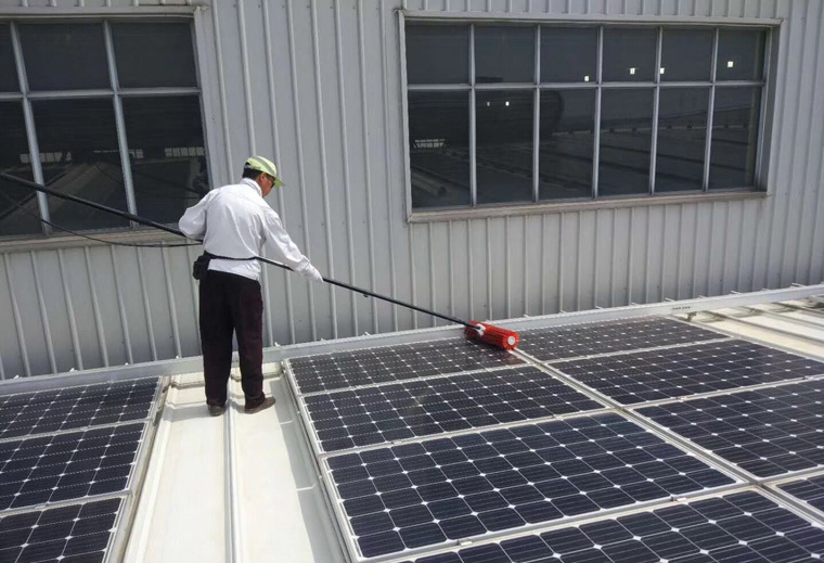 光伏發(fā)電怎么清洗，光伏板清潔要斷電嗎